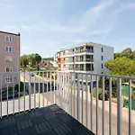 Modern And Elegant 3city In By Renters *