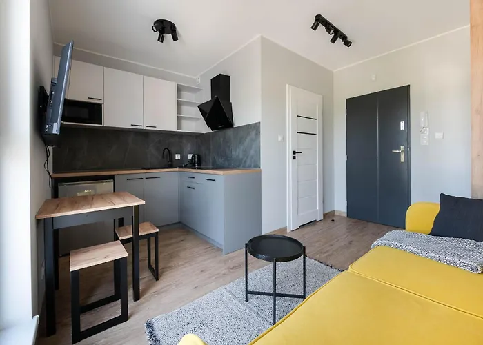 Modern And Elegant 3city In By Renters غدينيا